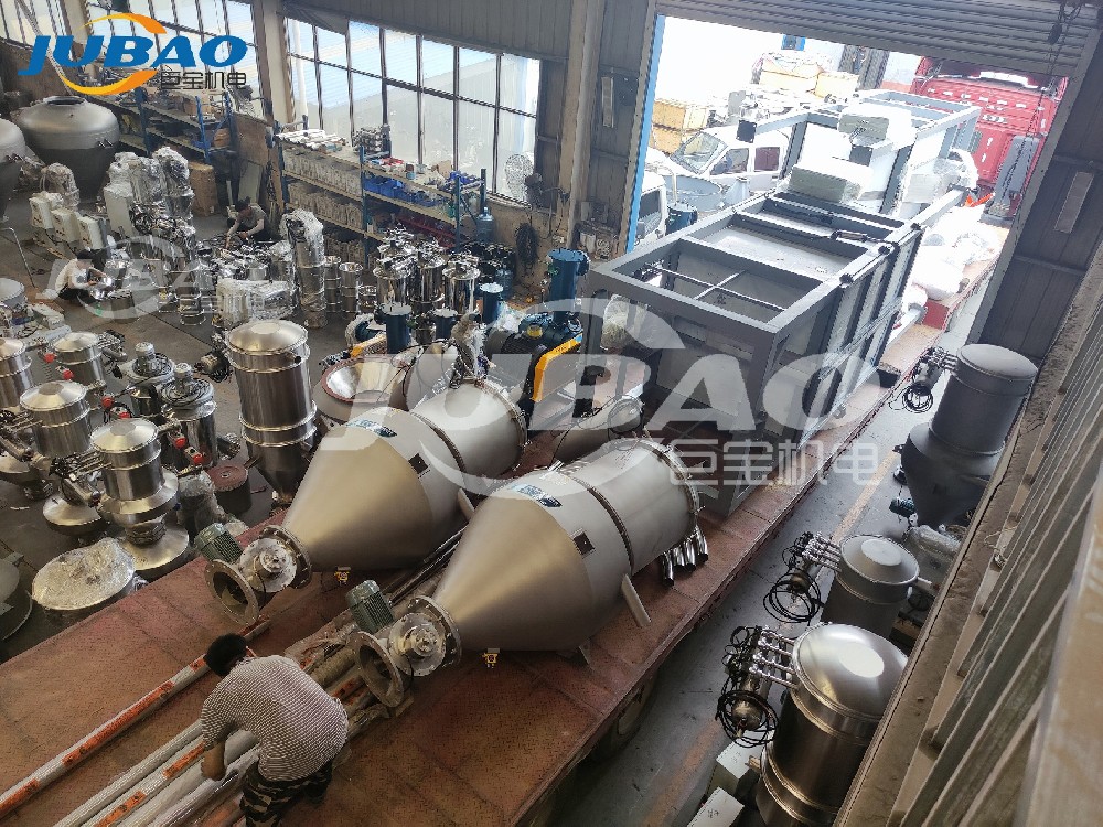 兩臺噸包投料站、兩臺真空上料機、螺旋上料機等發貨了