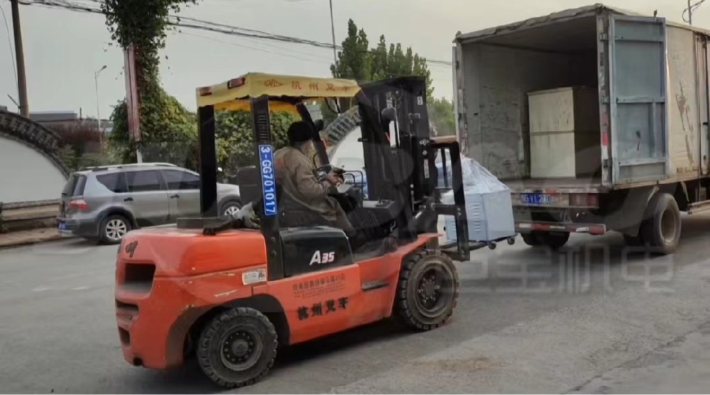 移動式真空上料機上車，發貨啦